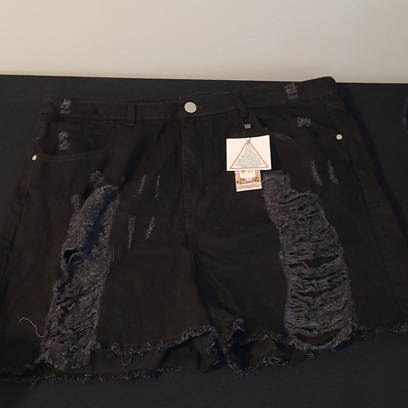 New Boohoo distressed black denim shorts - Picture 7 of 7